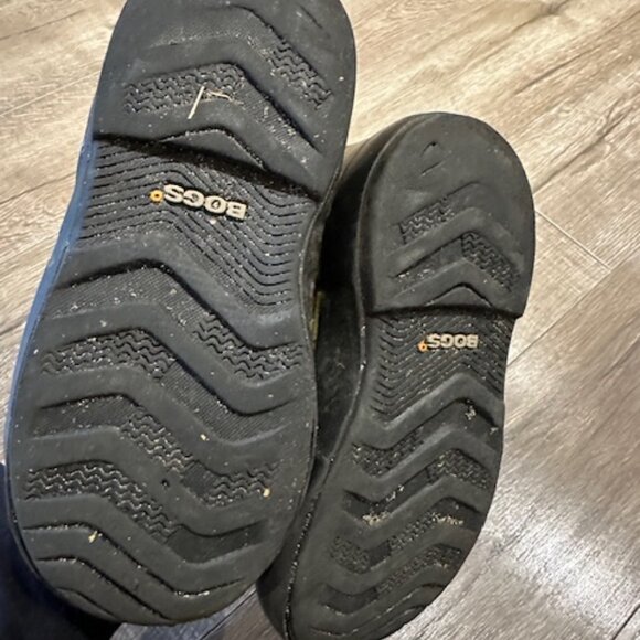 Bogs Black and Green Kids Rain & Snow Boots - Picture 2 of 3